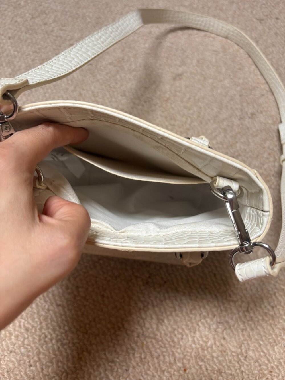 White Embossed Faux-Leather Crossbody Purse - Picture 4 of 5